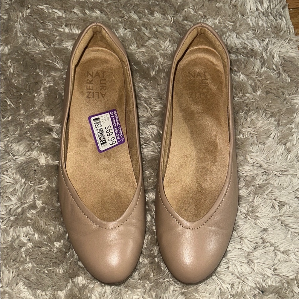 Naturalizer Tan Flats with Classic Design and Comfort